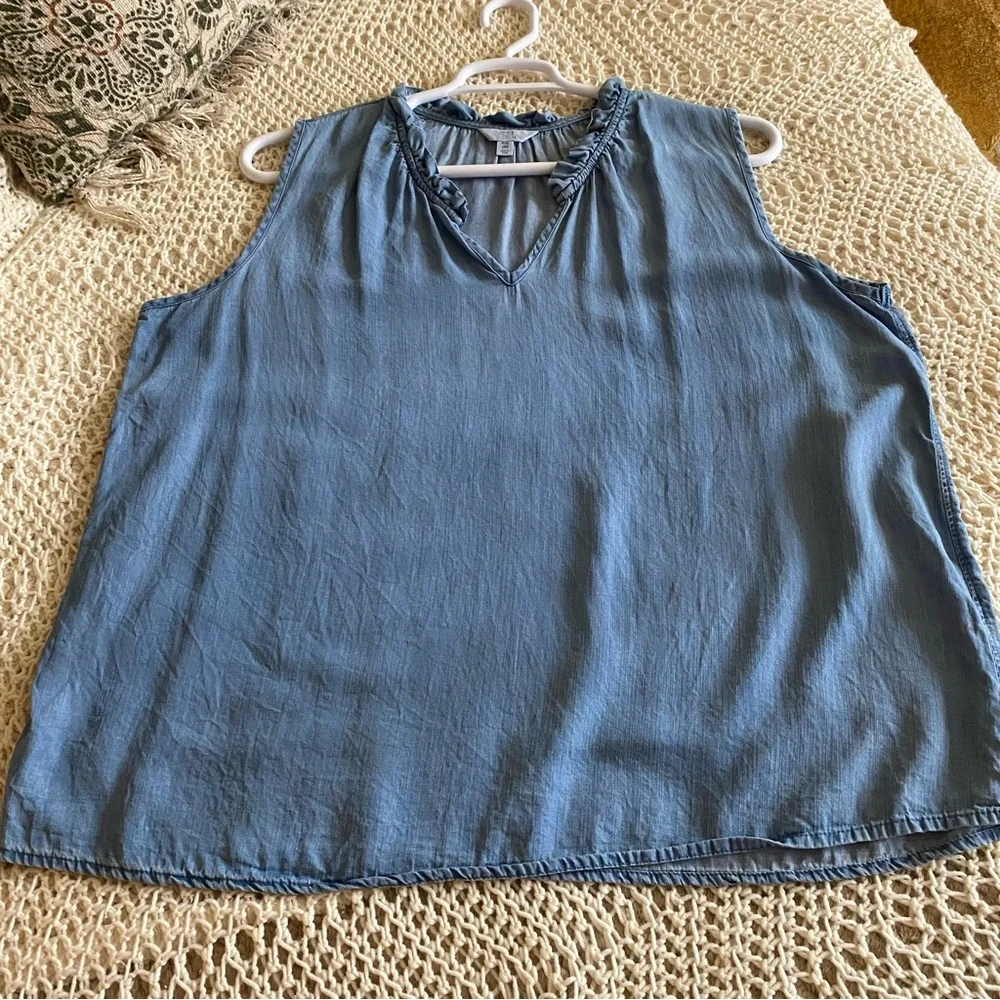 Time and Tru Light Blue Chambray Ruffle V-Neck Tank Top